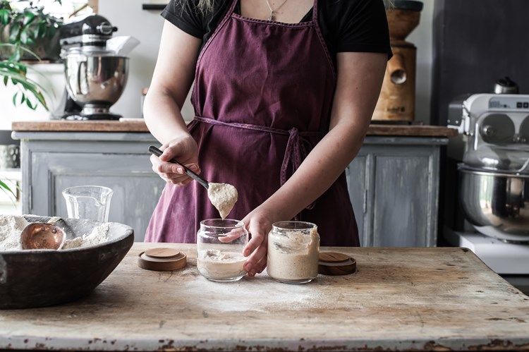 vanessa kimbell making sourdough starter