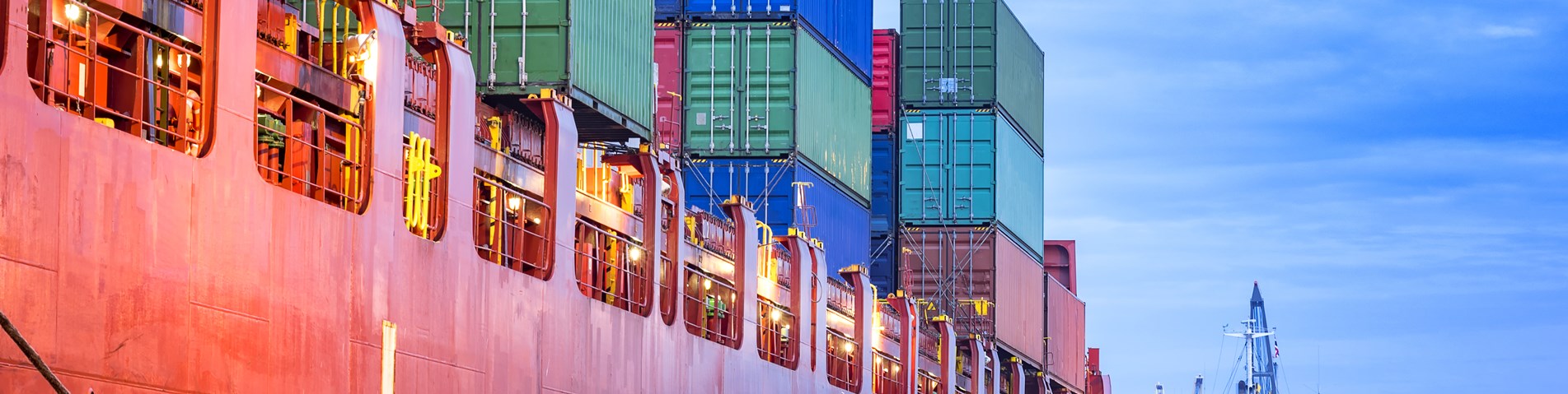 2Shutterstock-ShippingContainers-notorganic-creditMOLPIX-commerciallicense-noDOE.jpg