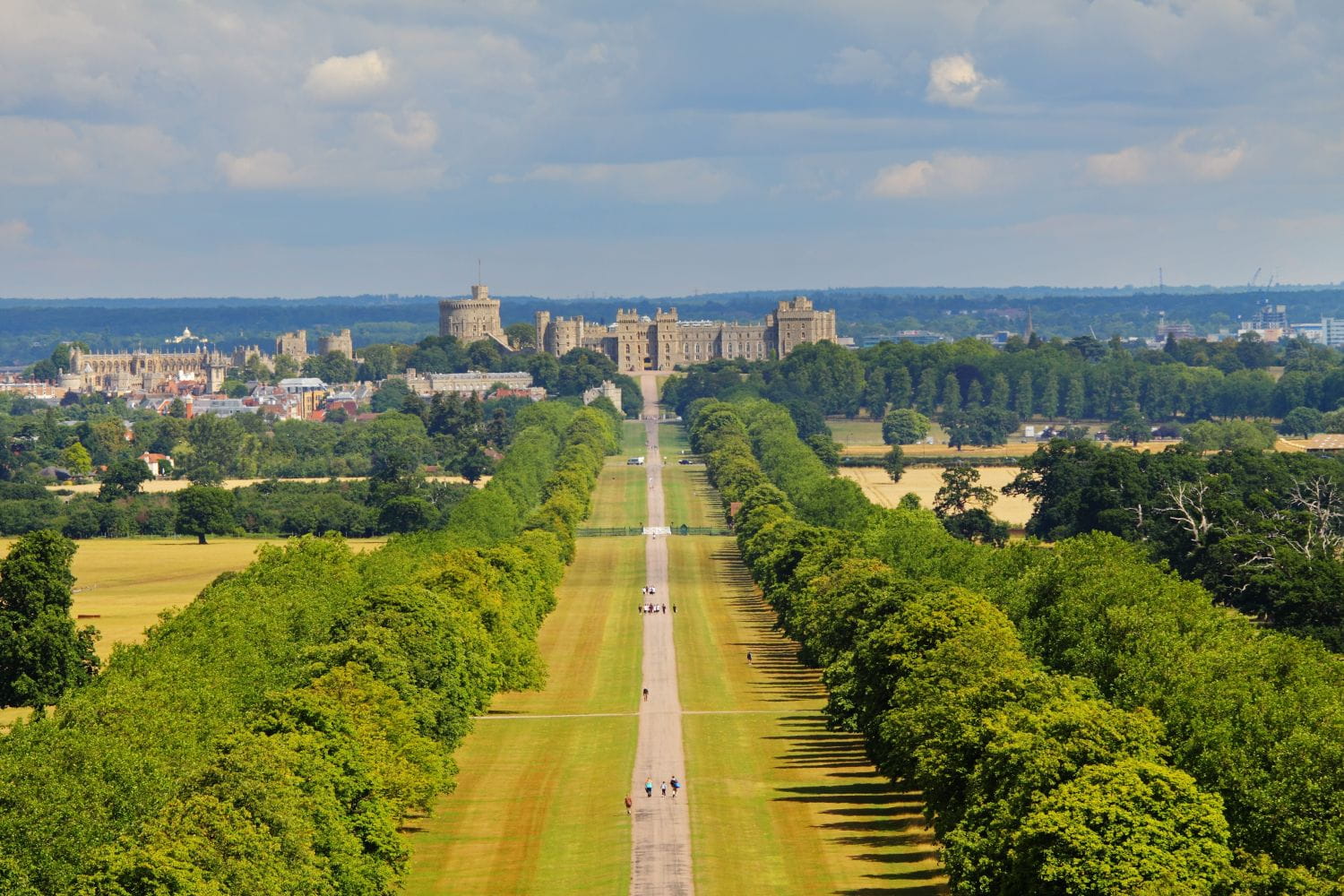windsor_castle_drive_content_non-organic_shutterstock_58527931.jpg