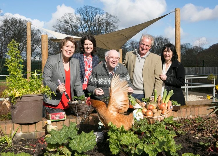 Councillor Lesley Hinds, Soil Association Scotland Director Angela Mitchell and Inch View care home staff and residents