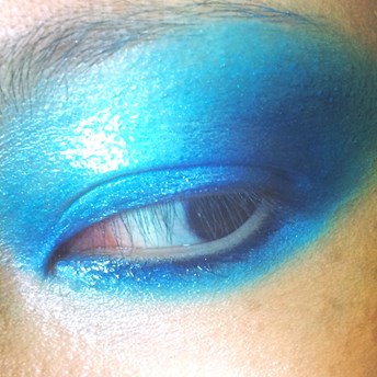 blue eye shadow