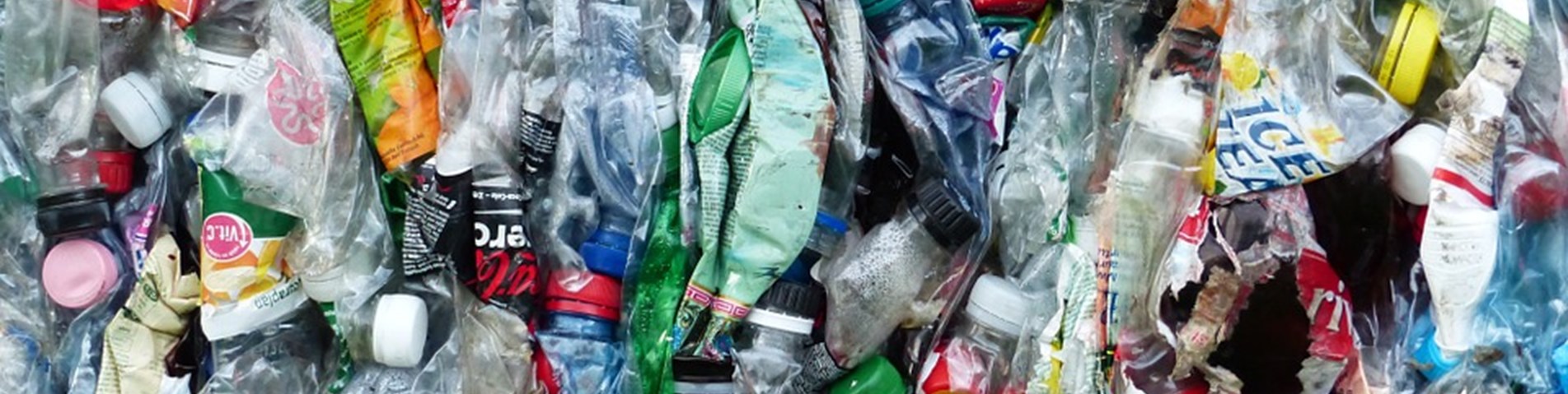 plastic-bottles-115071_960_720.jpg