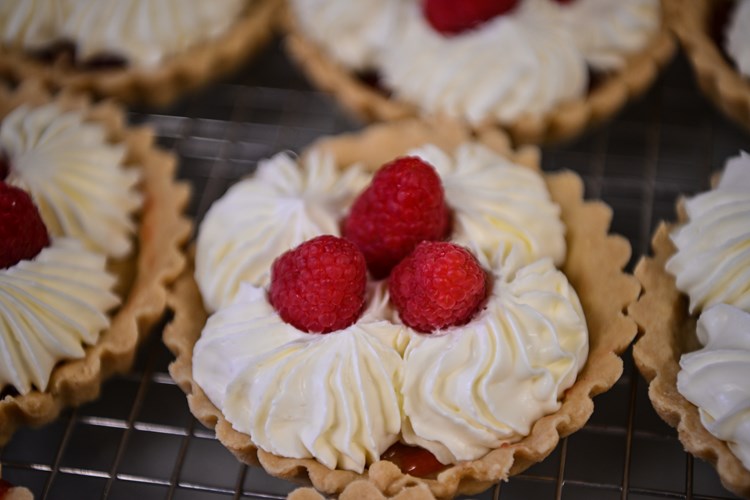 Raspberry and cream pastry tarts