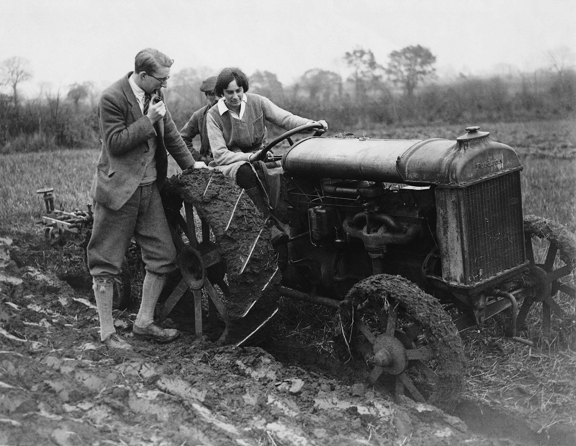 lady-eve-balfour-driving-tractor