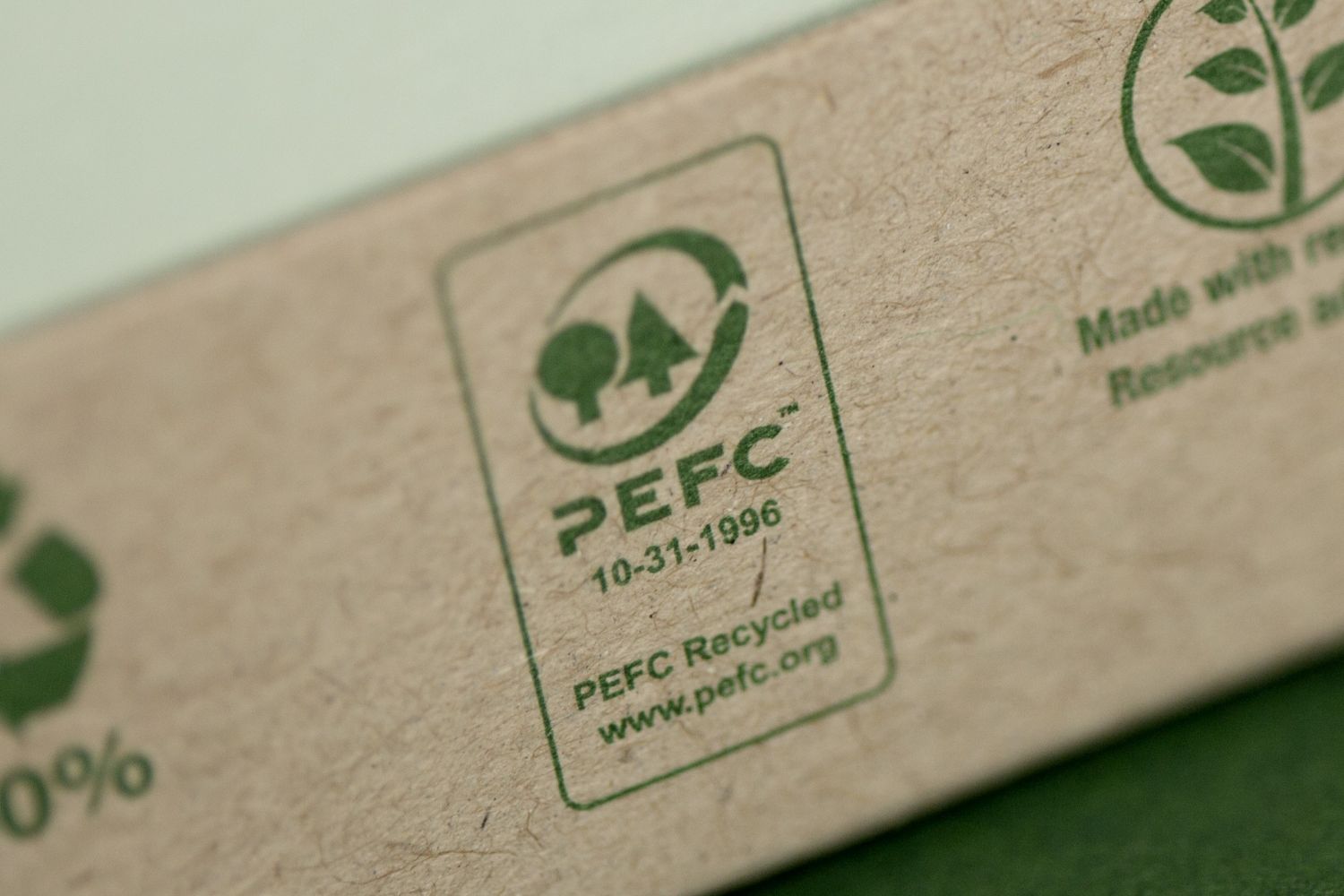 close_up_pefc_forestry_trademark_on_pack_content_non-organic_18.05.2022.jpg
